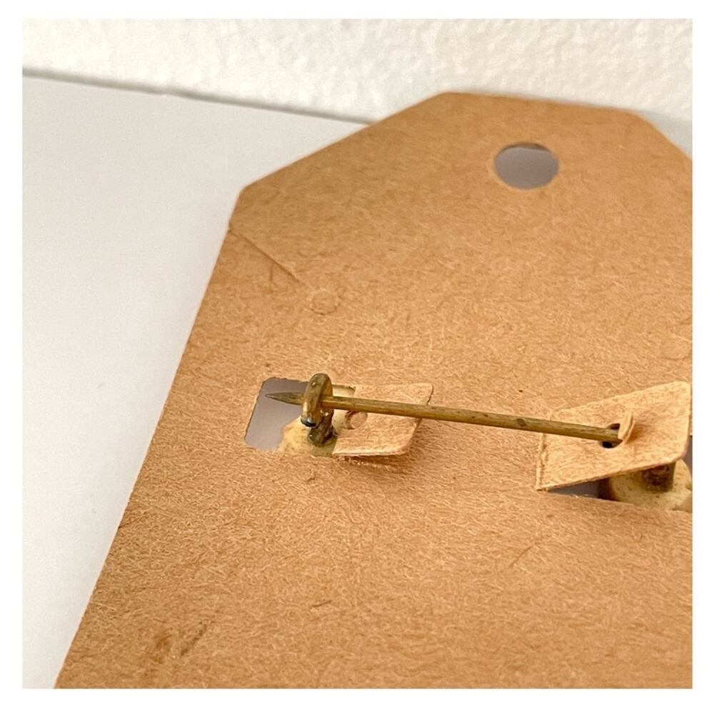 Vintage 80s Floral Wreath Wood Carved Pin - Picture 3 of 3